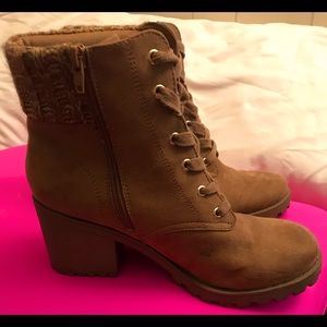 Brown suede combat boots with heel and knit top